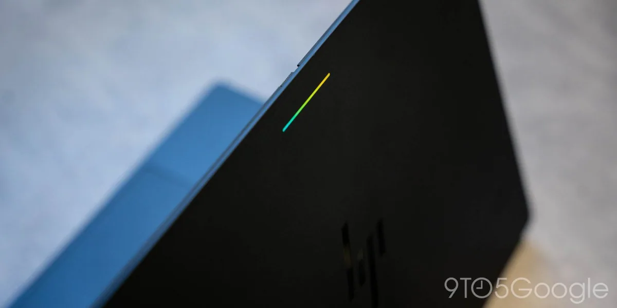 Googlebook app turns laptop lid into LED light display