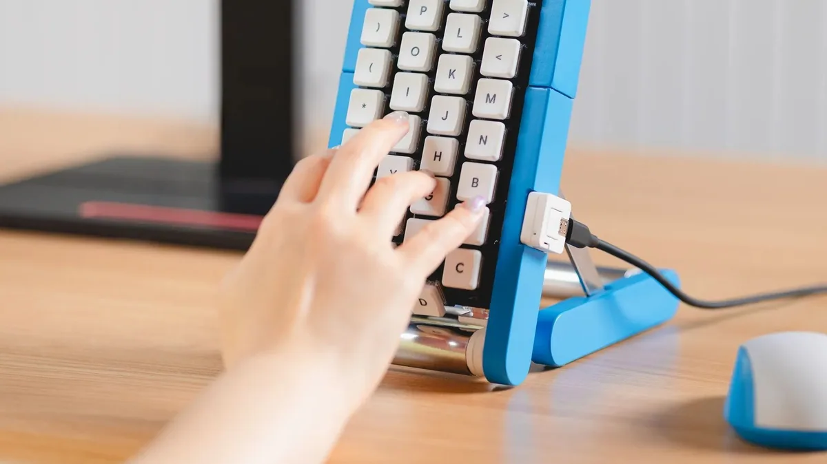 Google Japan unveils one-handed assembly line keyboard