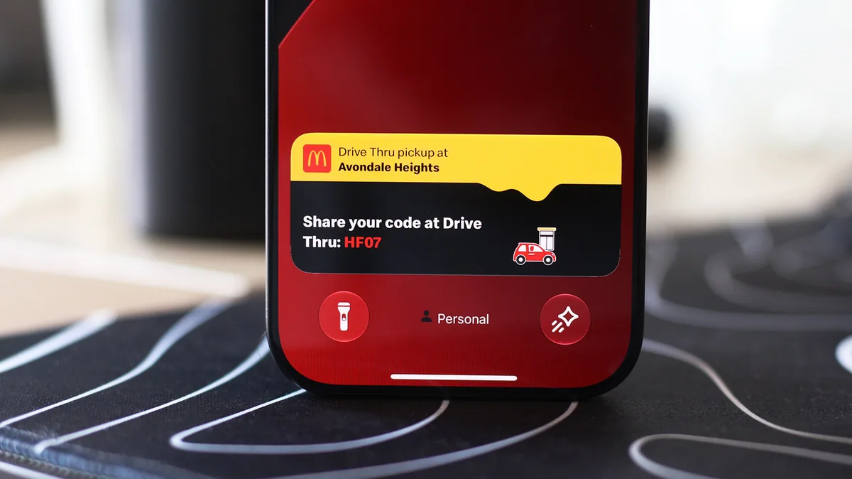 iPhone and CarPlay users can now track real-time app updates on screen